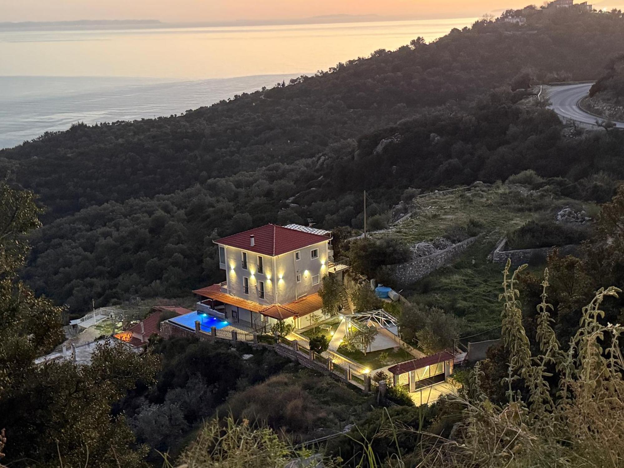 Vila Elezi Piqeras Borsh Buitenkant foto