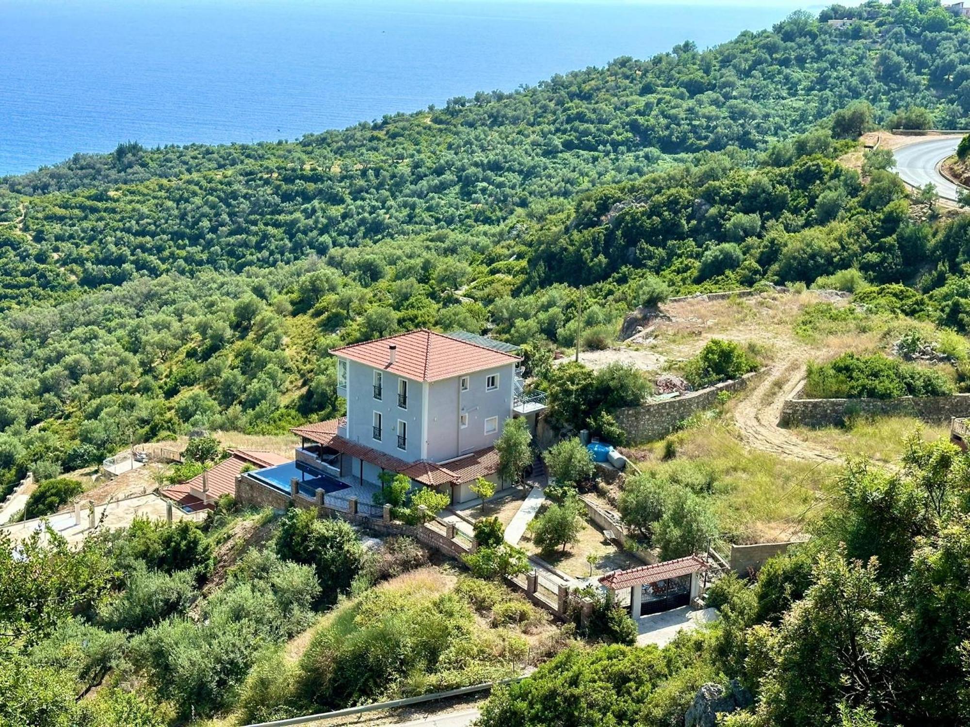 Vila Elezi Piqeras Borsh Buitenkant foto